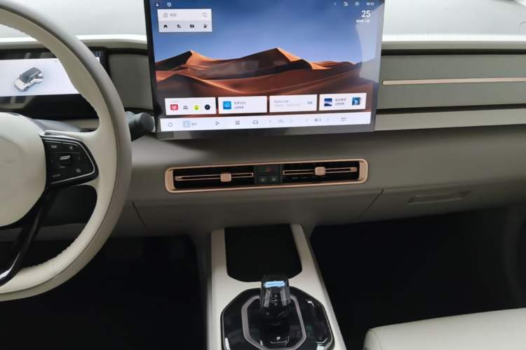 Used Geely Auto icon 2026 Model Chocolate 1.5TD Pure & Refined Edition Audio And AC Panel