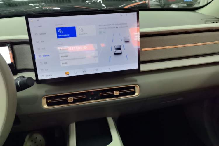 Used Geely Auto icon 2026 Model Chocolate 1.5TD Pure & Refined Edition Audio And AC Panel