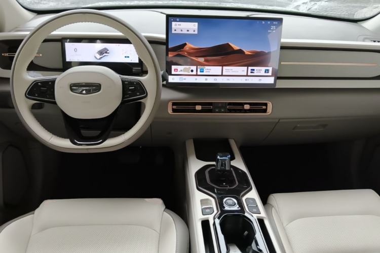 Used Geely Auto icon 2026 Model Chocolate 1.5TD Pure & Refined Edition Center Console