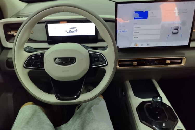 Used Geely Auto icon 2026 Model Chocolate 1.5TD Pure & Refined Edition Center Console