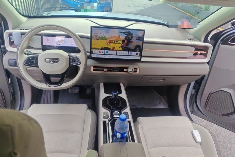 Used Geely Auto icon 2026 Model Chocolate 1.5TD Pure & Refined Edition Center Console
