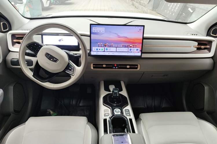 Used Geely Auto icon 2026 Model Chocolate 1.5TD Pure & Refined Edition Center Console