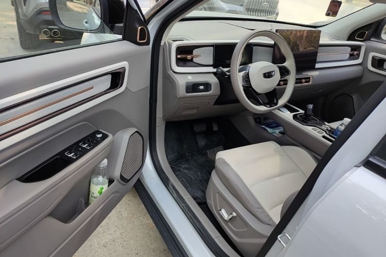 Used Geely Auto icon 2026 Model Chocolate 1.5TD Pure & Refined Edition Driver Seat