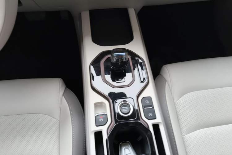 Used Geely Auto icon 2026 Model Chocolate 1.5TD Pure & Refined Edition Gear Lever