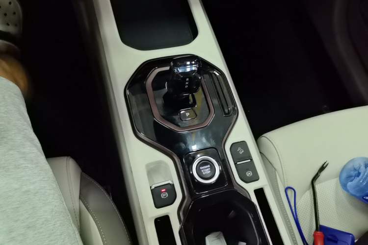 Used Geely Auto icon 2026 Model Chocolate 1.5TD Pure & Refined Edition Gear Lever