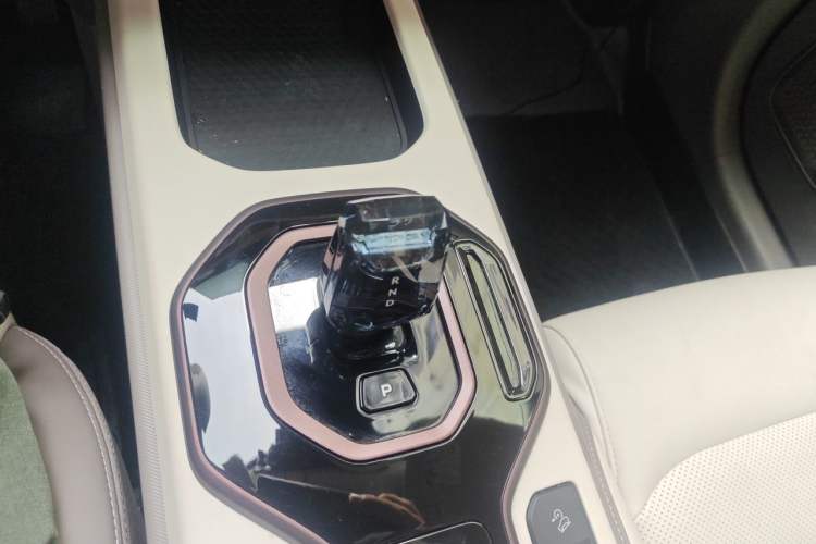 Used Geely Auto icon 2026 Model Chocolate 1.5TD Pure & Refined Edition Gear Lever
