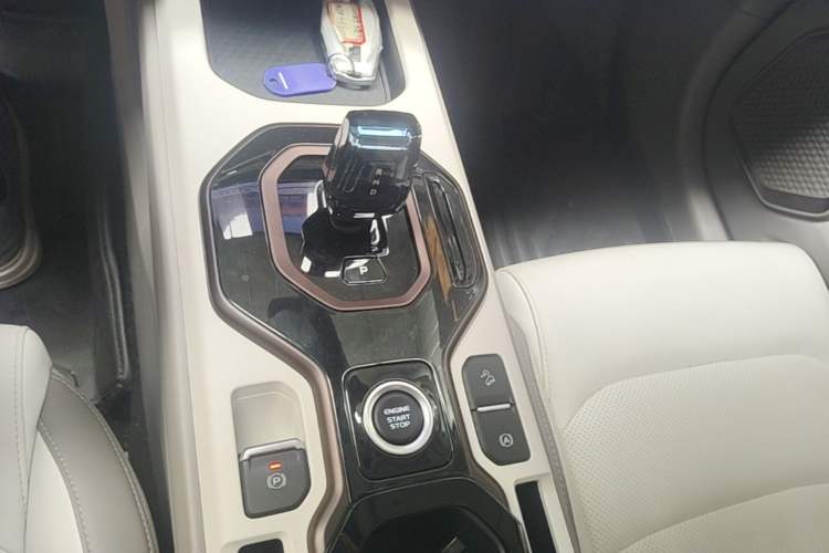 Used Geely Auto icon 2026 Model Chocolate 1.5TD Pure & Refined Edition Gear Lever