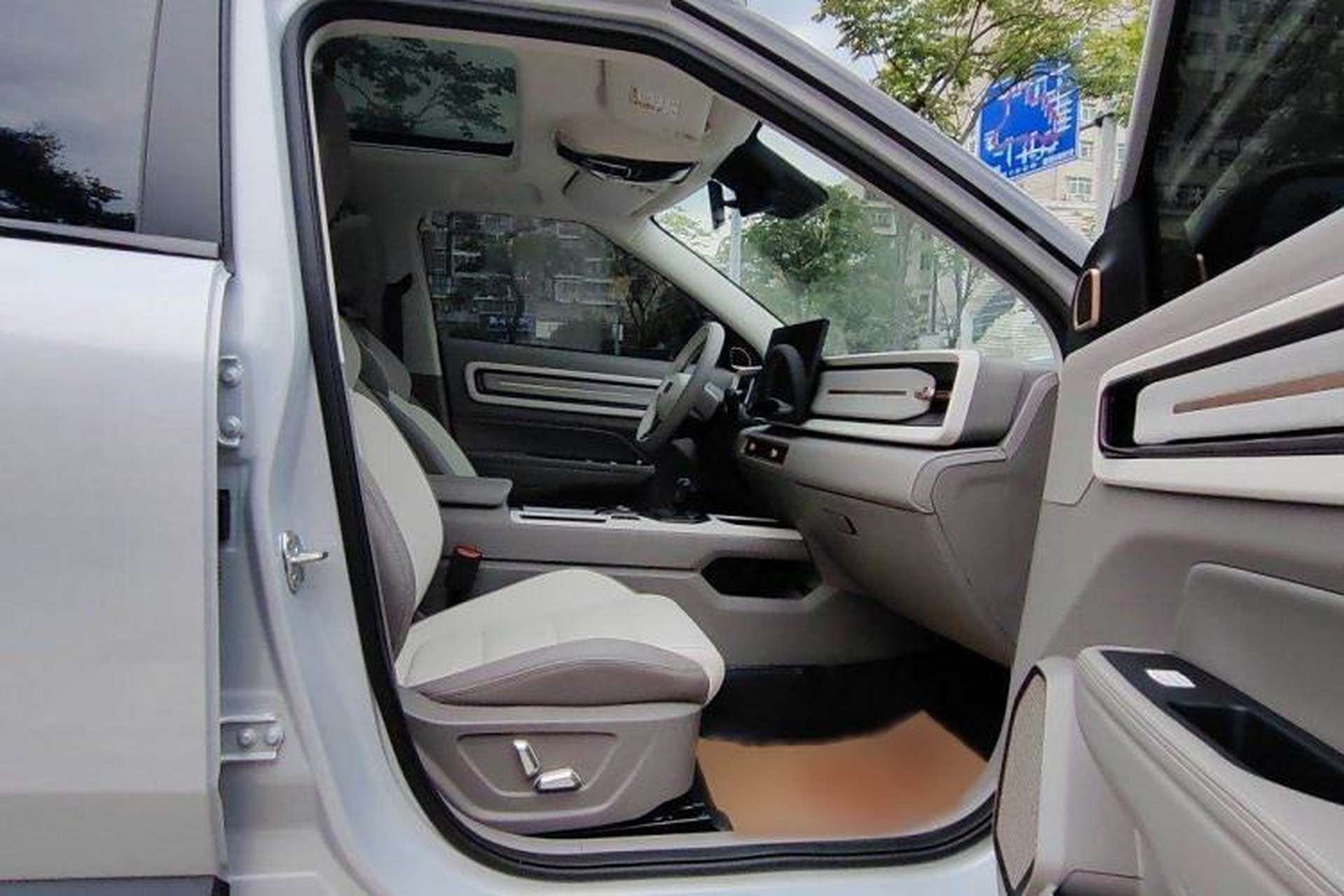 Used Geely Auto icon 2026 Model Chocolate 1.5TD Pure & Refined Edition Interior 3