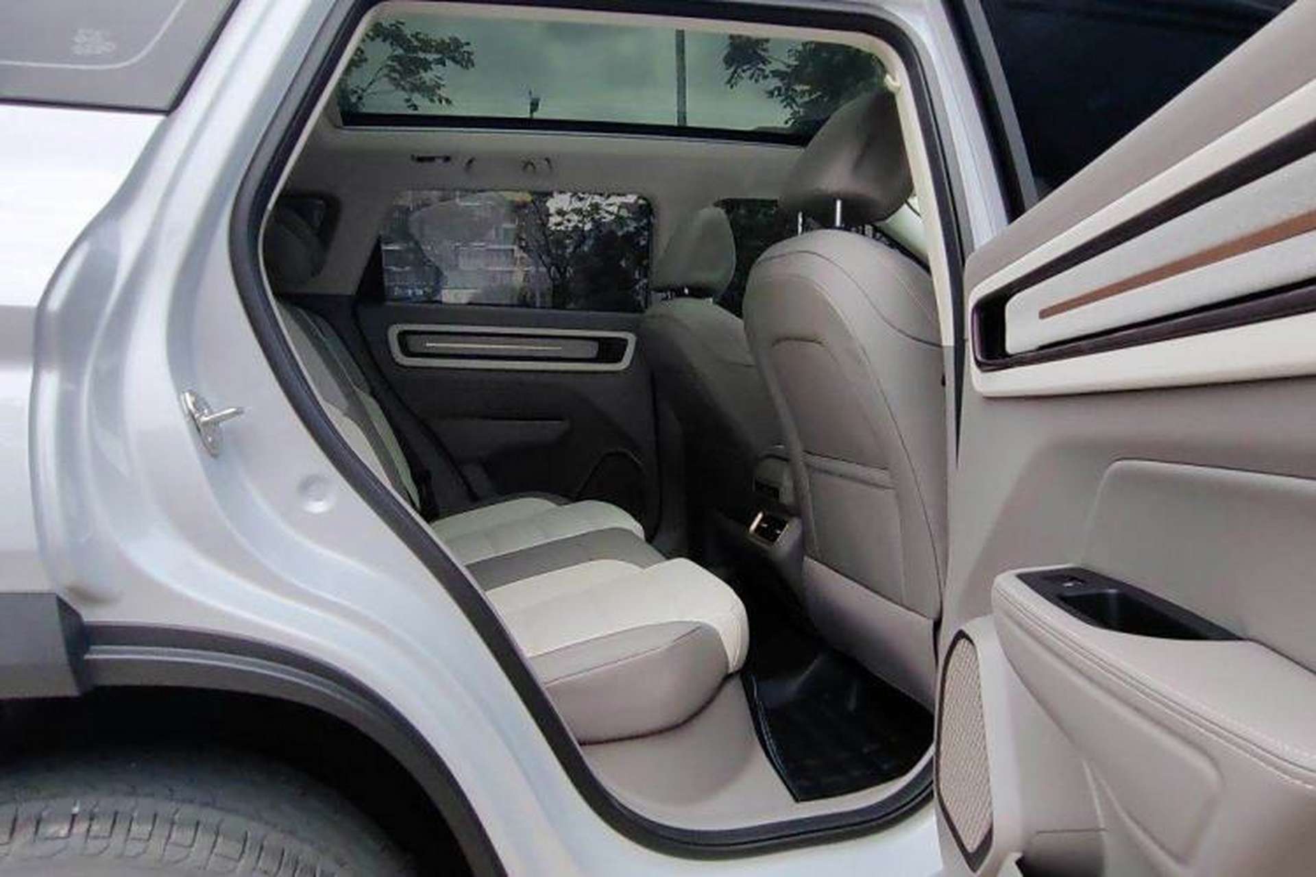 Used Geely Auto icon 2026 Model Chocolate 1.5TD Pure & Refined Edition Interior 4