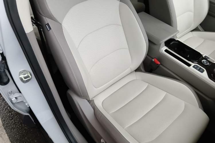 Used Geely Auto icon 2026 Model Chocolate 1.5TD Pure & Refined Edition Right Front Seat