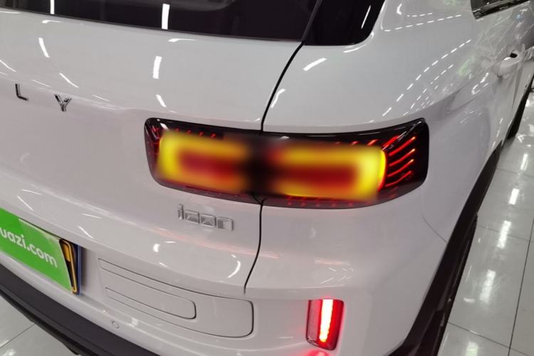 Used Geely Auto icon 2026 Model Chocolate 1.5TD Pure & Refined Edition Right Rear Taillight