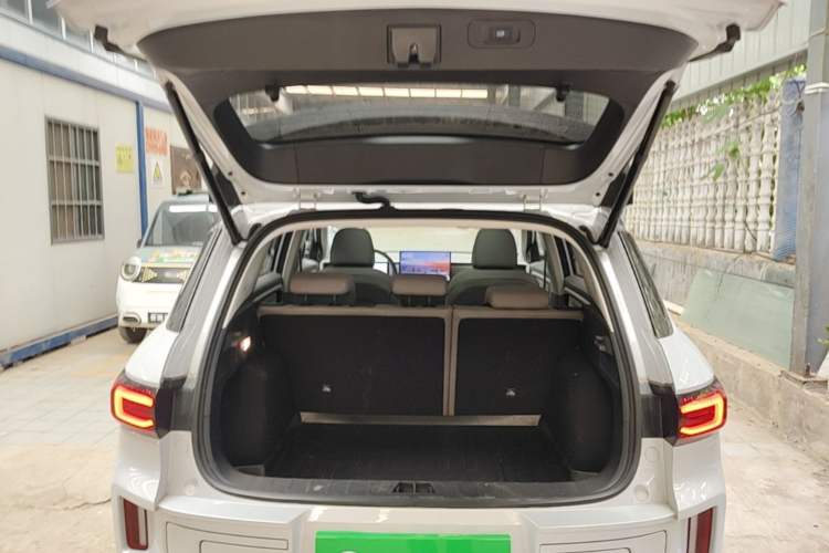 Used Geely Auto icon 2026 Model Chocolate 1.5TD Pure & Refined Edition Trunk