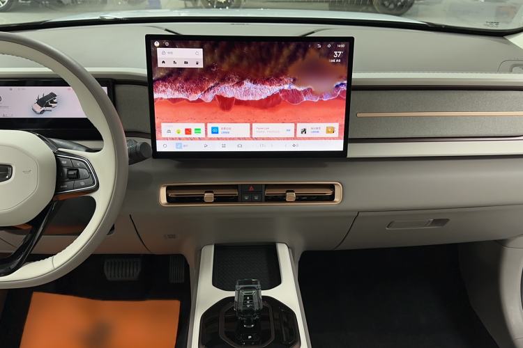 Used Geely Auto icon 2026 Model Chocolate 1.5TD Pure & Refined Edition Audio And AC Panel