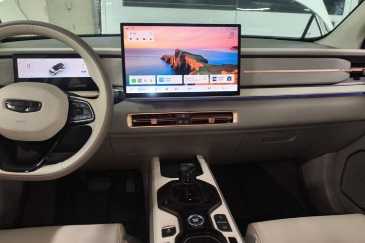 Used Geely Auto icon 2026 Model Chocolate 1.5TD Pure & Refined Edition Audio And AC Panel