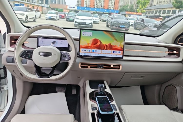 Used Geely Auto icon 2026 Model Chocolate 1.5TD Pure & Refined Edition Center Console