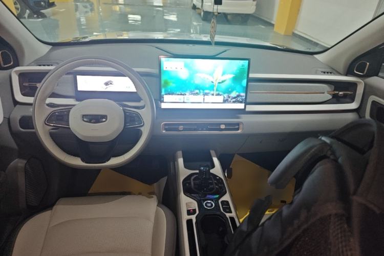 Used Geely Auto icon 2026 Model Chocolate 1.5TD Pure & Refined Edition Center Console