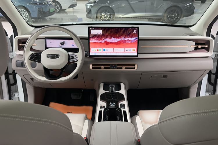 Used Geely Auto icon 2026 Model Chocolate 1.5TD Pure & Refined Edition Center Console