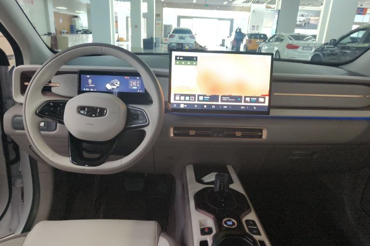 Used Geely Auto icon 2026 Model Chocolate 1.5TD Pure & Refined Edition Center Console