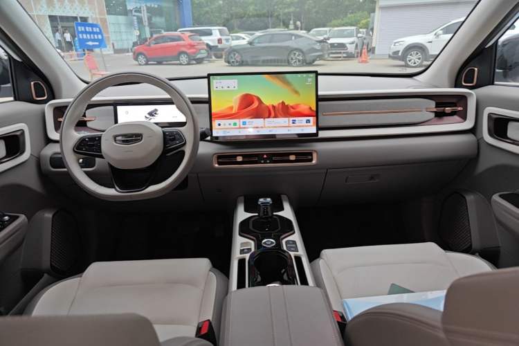 Used Geely Auto icon 2026 Model Chocolate 1.5TD Pure & Refined Edition Center Console