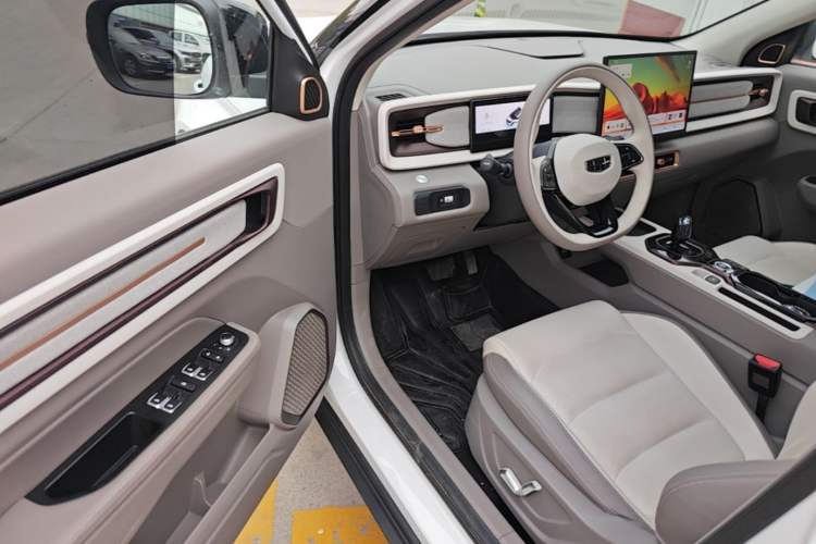 Used Geely Auto icon 2026 Model Chocolate 1.5TD Pure & Refined Edition Driver Seat
