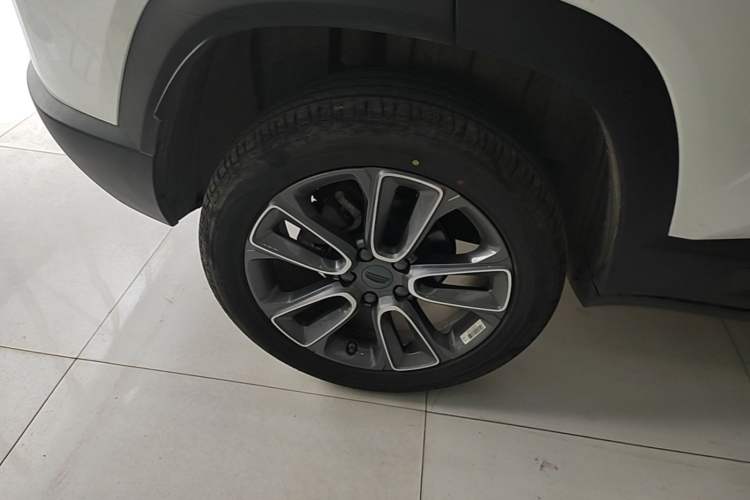 Used Geely Auto icon 2026 Model Chocolate 1.5TD Pure & Refined Edition Exterior 5