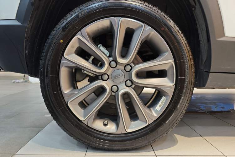 Used Geely Auto icon 2026 Model Chocolate 1.5TD Pure & Refined Edition Exterior 5
