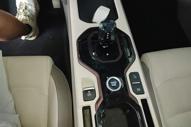 Used Geely Auto icon 2026 Model Chocolate 1.5TD Pure & Refined Edition Gear Lever