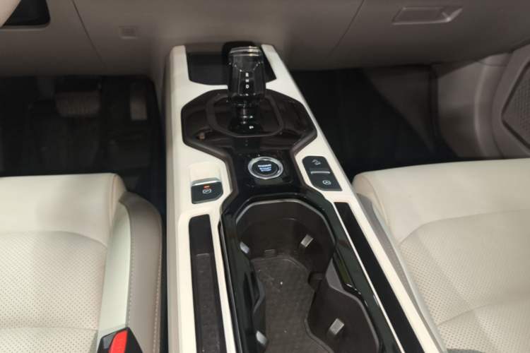 Used Geely Auto icon 2026 Model Chocolate 1.5TD Pure & Refined Edition Gear Lever
