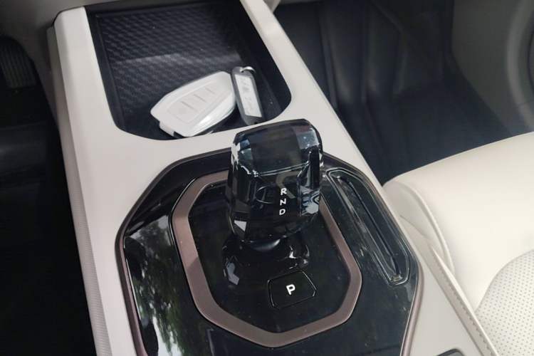 Used Geely Auto icon 2026 Model Chocolate 1.5TD Pure & Refined Edition Gear Lever