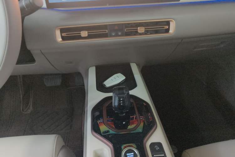 Used Geely Auto icon 2026 Model Chocolate 1.5TD Pure & Refined Edition Gear Lever