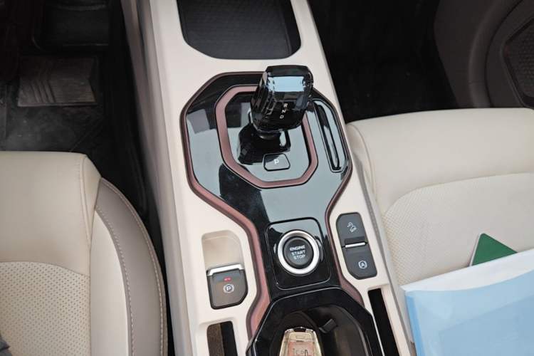 Used Geely Auto icon 2026 Model Chocolate 1.5TD Pure & Refined Edition Gear Lever