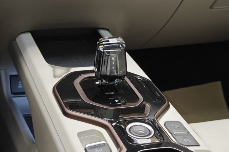 Used Geely Auto icon 2026 Model Chocolate 1.5TD Pure & Refined Edition Gear Lever