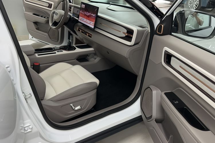 Used Geely Auto icon 2026 Model Chocolate 1.5TD Pure & Refined Edition Interior 1