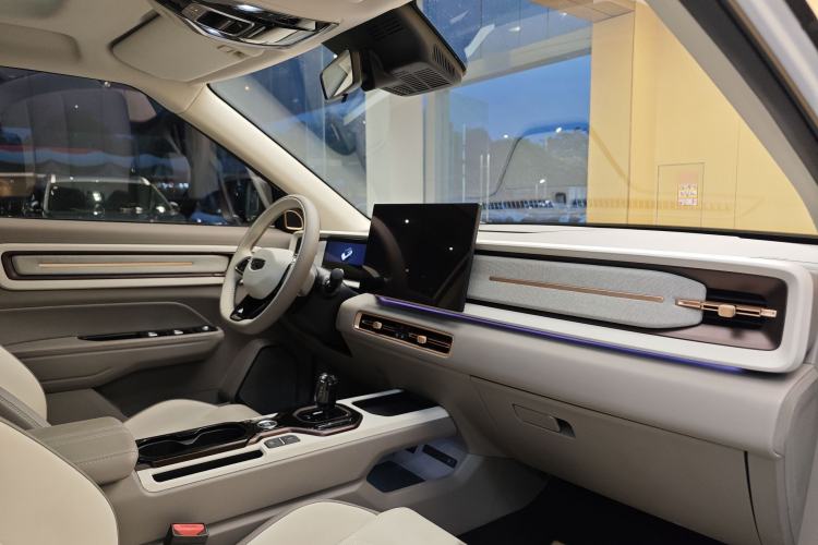 Used Geely Auto icon 2026 Model Chocolate 1.5TD Pure & Refined Edition Interior 1