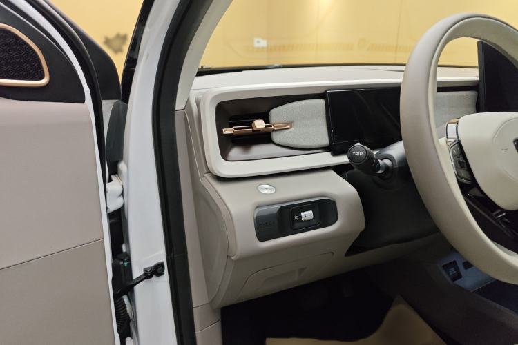 Used Geely Auto icon 2026 Model Chocolate 1.5TD Pure & Refined Edition Interior 12