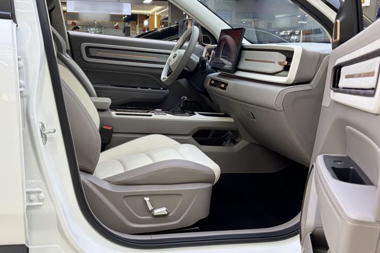Used Geely Auto icon 2026 Model Chocolate 1.5TD Pure & Refined Edition Interior 13