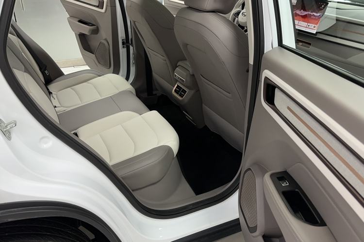Used Geely Auto icon 2026 Model Chocolate 1.5TD Pure & Refined Edition Interior 2