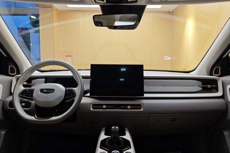 Used Geely Auto icon 2026 Model Chocolate 1.5TD Pure & Refined Edition Interior 2