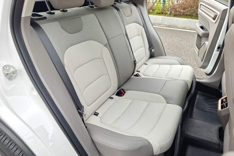 Used Geely Auto icon 2026 Model Chocolate 1.5TD Pure & Refined Edition Interior 4