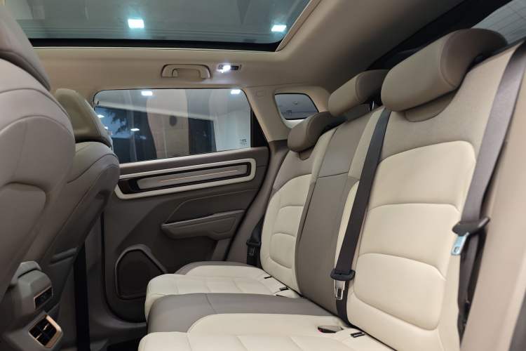 Used Geely Auto icon 2026 Model Chocolate 1.5TD Pure & Refined Edition Interior 4
