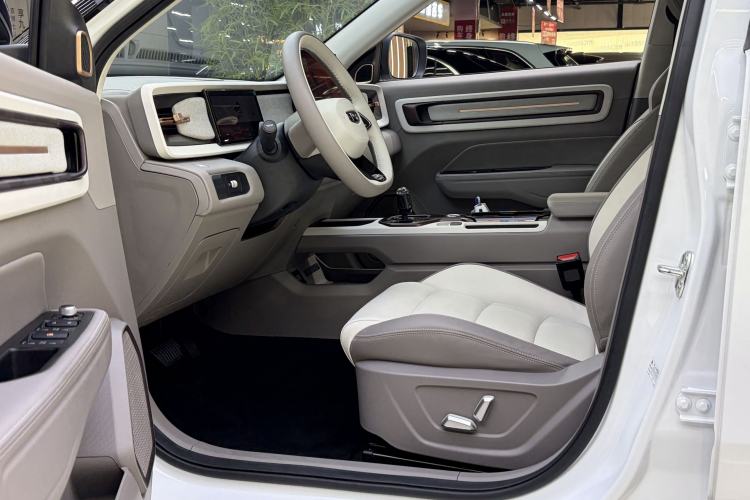 Used Geely Auto icon 2026 Model Chocolate 1.5TD Pure & Refined Edition Interior 7