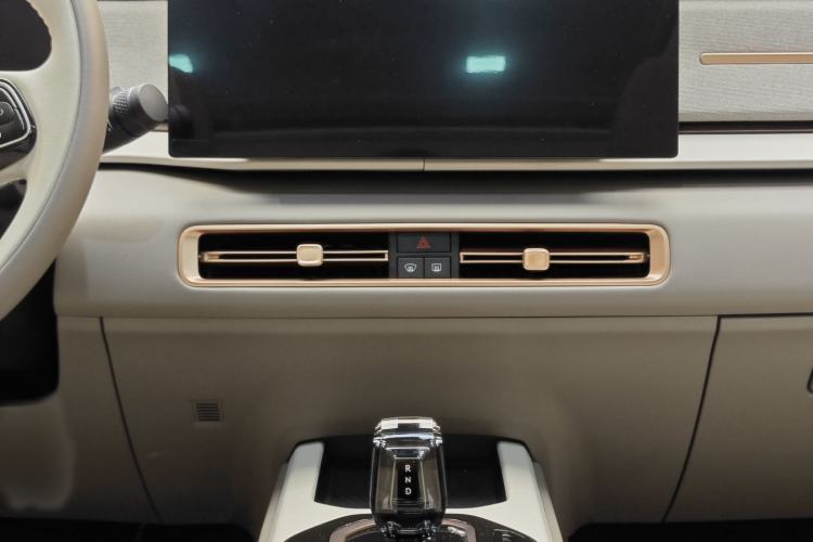 Used Geely Auto icon 2026 Model Chocolate 1.5TD Pure & Refined Edition Interior 7