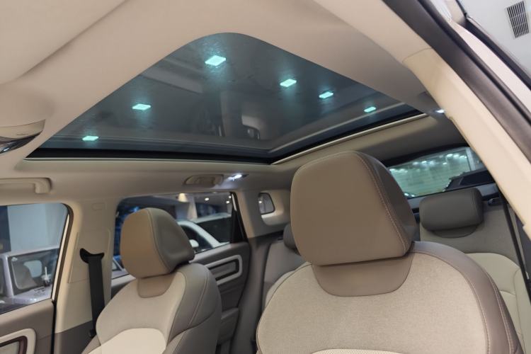 Used Geely Auto icon 2026 Model Chocolate 1.5TD Pure & Refined Edition Interior 8