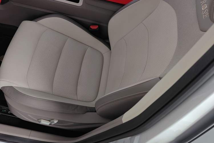 Used Geely Auto icon 2026 Model Chocolate 1.5TD Pure & Refined Edition Left Front Seat