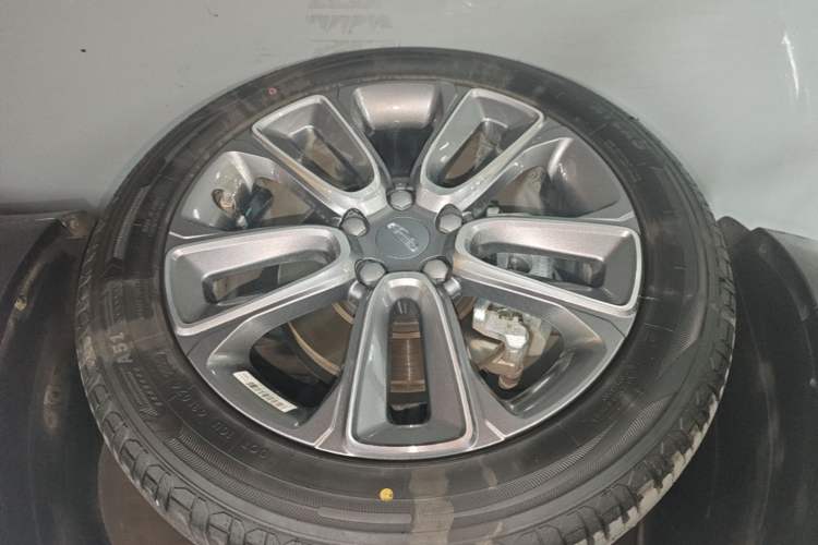 Used Geely Auto icon 2026 Model Chocolate 1.5TD Pure & Refined Edition Left Front Wheel Hub