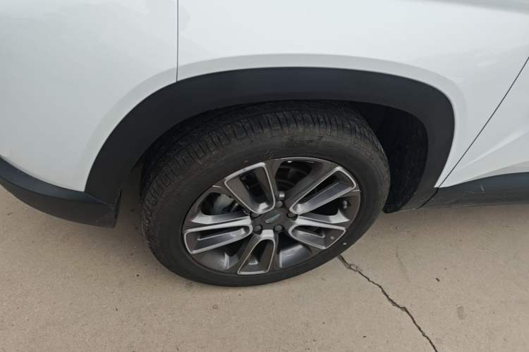 Used Geely Auto icon 2026 Model Chocolate 1.5TD Pure & Refined Edition Left Front Wheel Hub