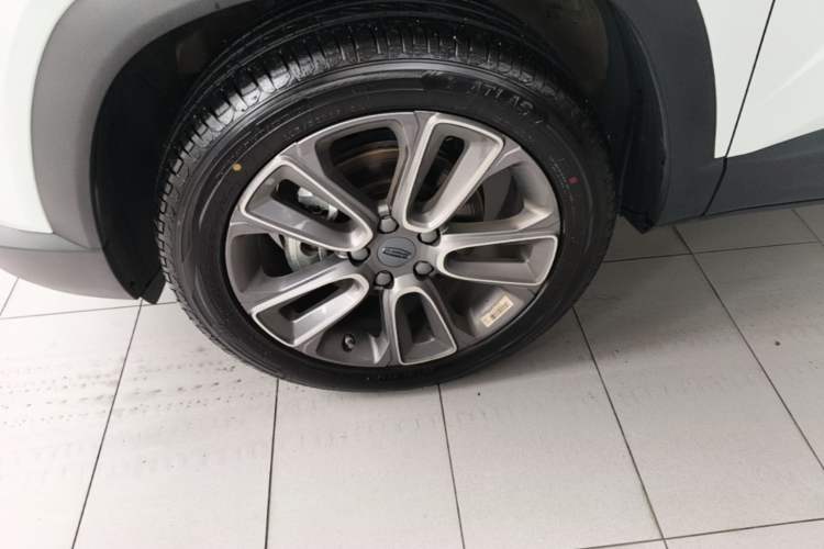 Used Geely Auto icon 2026 Model Chocolate 1.5TD Pure & Refined Edition Left Front Wheel Hub