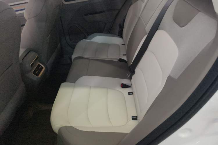 Used Geely Auto icon 2026 Model Chocolate 1.5TD Pure & Refined Edition Left Rear Seat