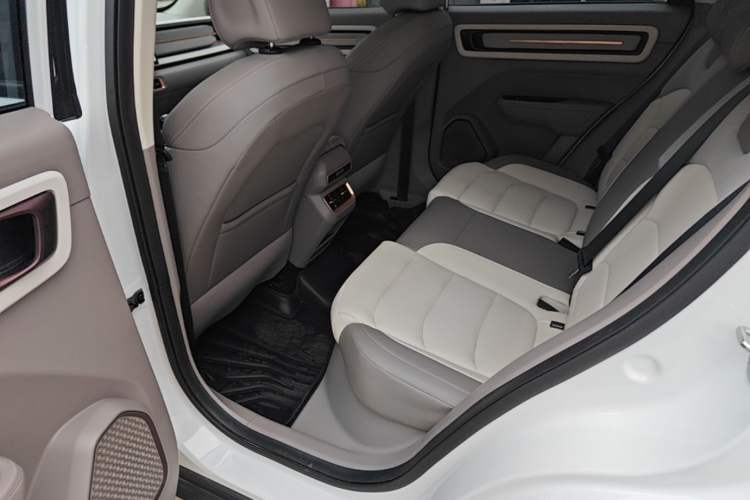 Used Geely Auto icon 2026 Model Chocolate 1.5TD Pure & Refined Edition Left Rear Seat