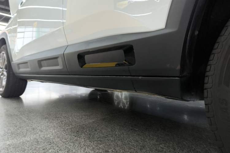 Used Geely Auto icon 2026 Model Chocolate 1.5TD Pure & Refined Edition Left Side Sill